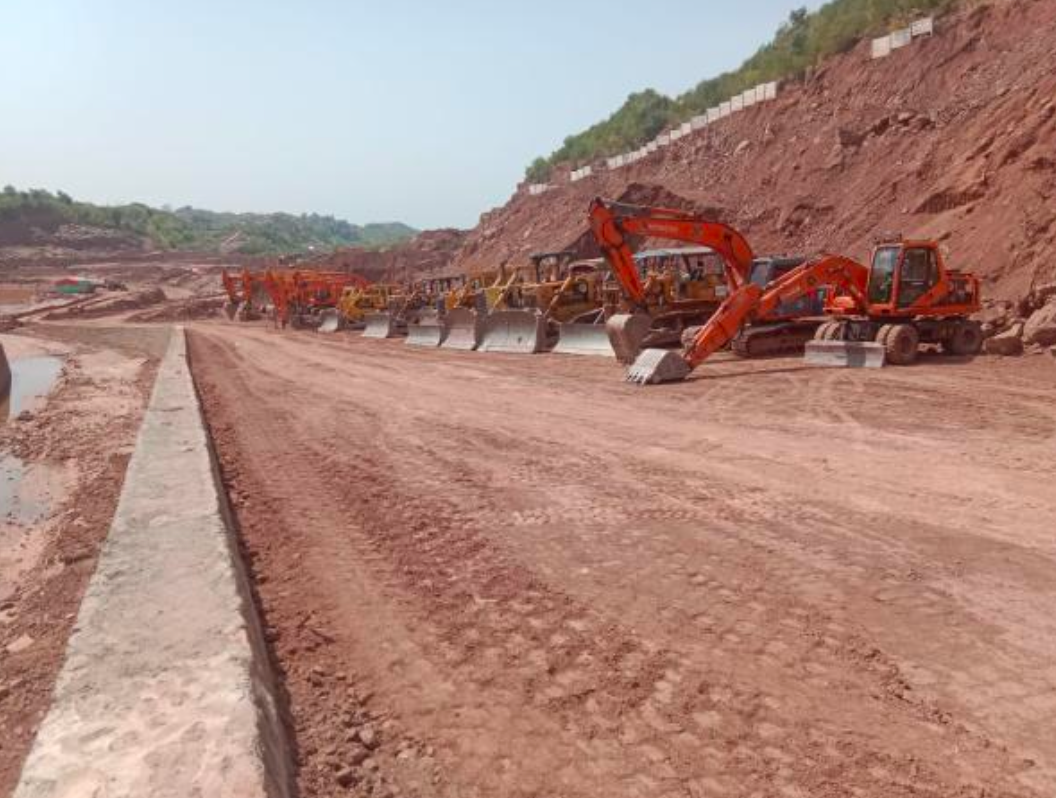 Road formation and equipment fleet